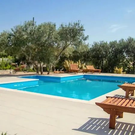 2 Bedroom Cozy Apartment In Bibinje Διαμέρισμα *