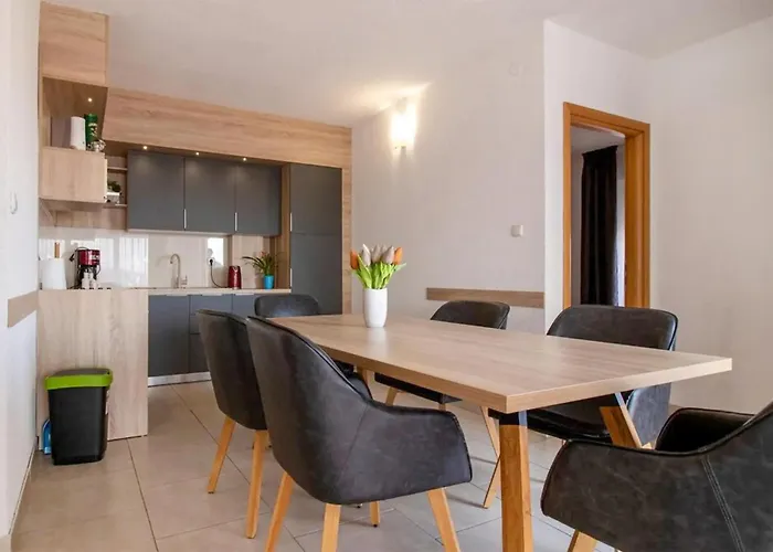 2 Bedroom Cozy Apartment In Bibinje Διαμέρισμα