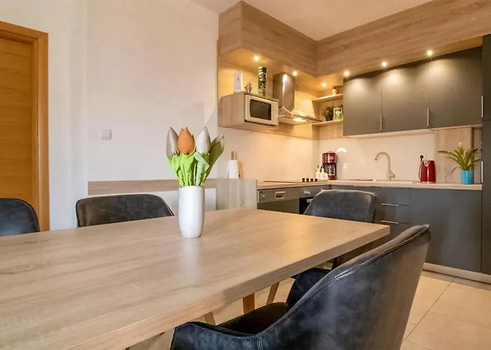 2 Bedroom Cozy Apartment In Bibinje Bibinje