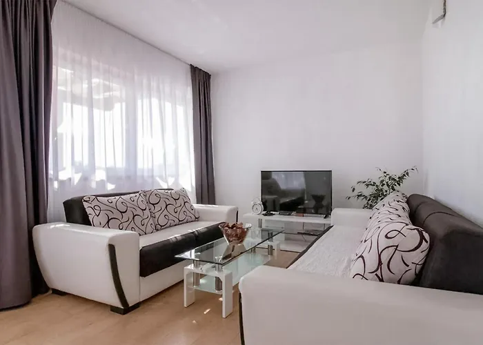 2 Bedroom Cozy Apartment In Bibinje * Bibinje